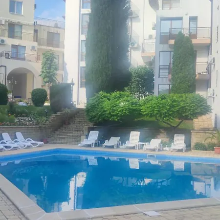 Complex Compass 公寓